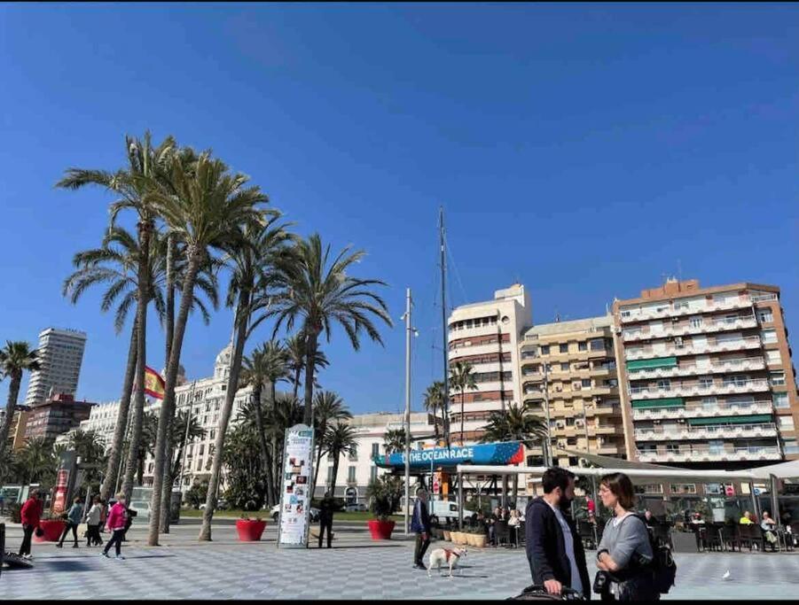 אליקאנטה Charming & Spacious Apartment In Historic Centre & Short Walk To Beach מראה חיצוני תמונה