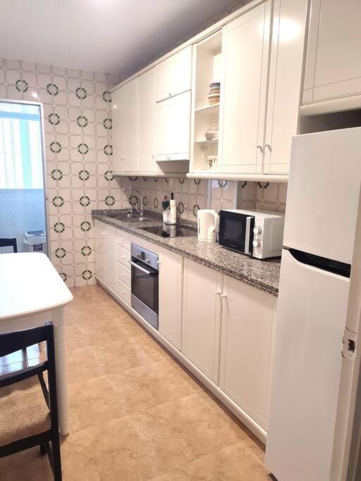 אליקאנטה Charming & Spacious Apartment In Historic Centre & Short Walk To Beach מראה חיצוני תמונה