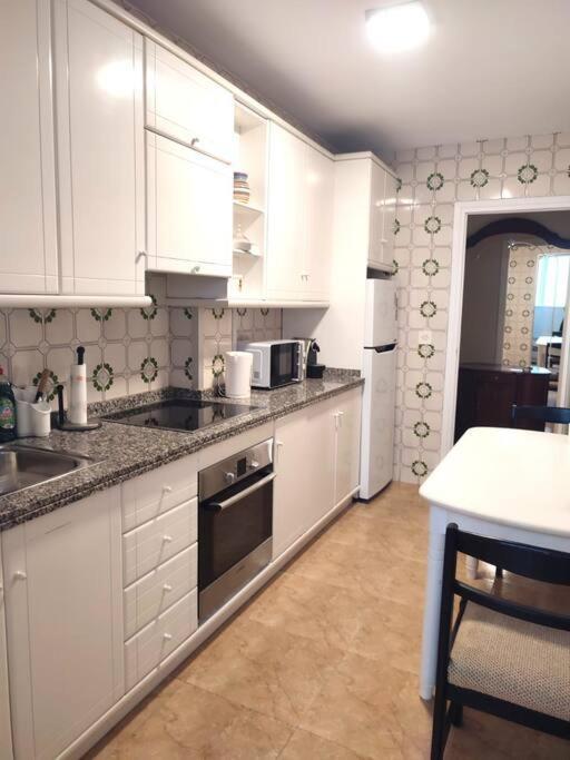 אליקאנטה Charming & Spacious Apartment In Historic Centre & Short Walk To Beach מראה חיצוני תמונה