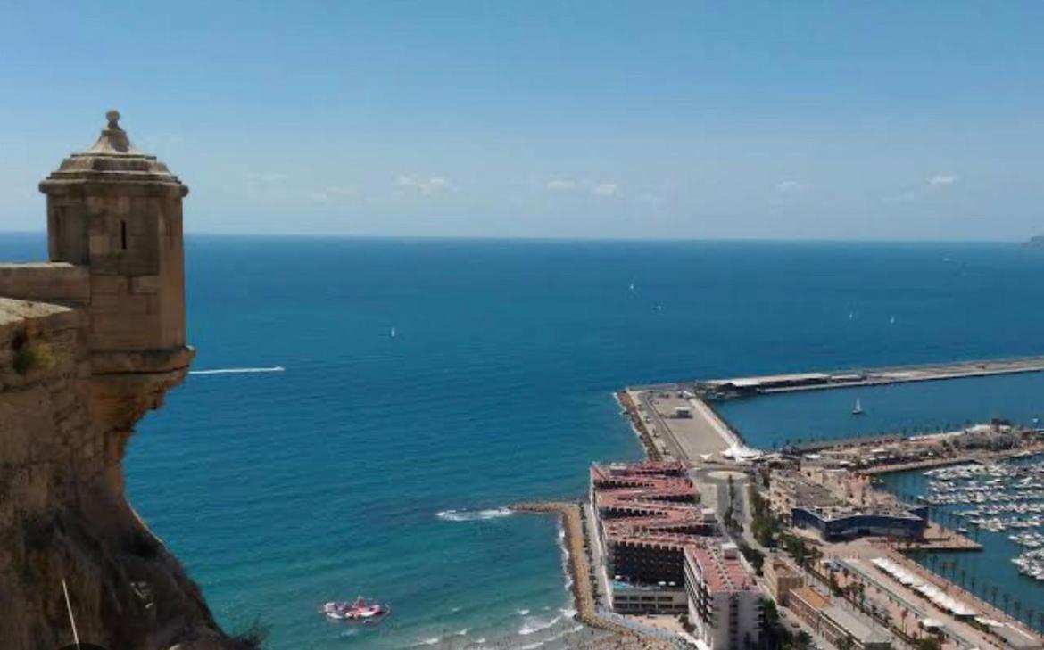 אליקאנטה Charming & Spacious Apartment In Historic Centre & Short Walk To Beach מראה חיצוני תמונה